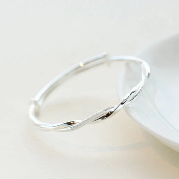 Polsera Carriva de plata – elegància atemporal amb un brillantor refinat per a cada ocasió