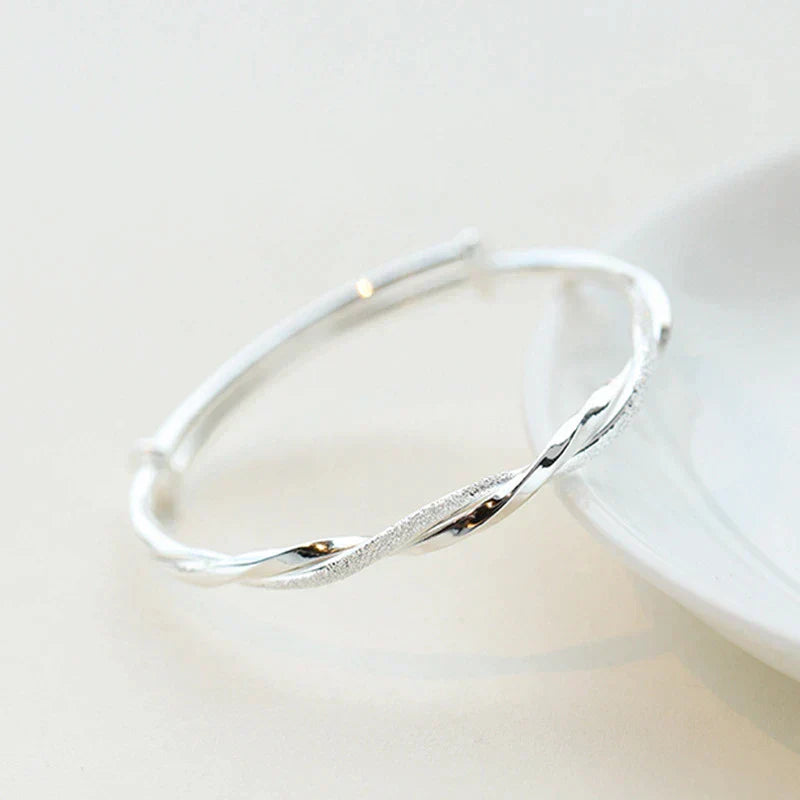 Polsera Carriva de plata – elegància atemporal amb un brillantor refinat per a cada ocasió