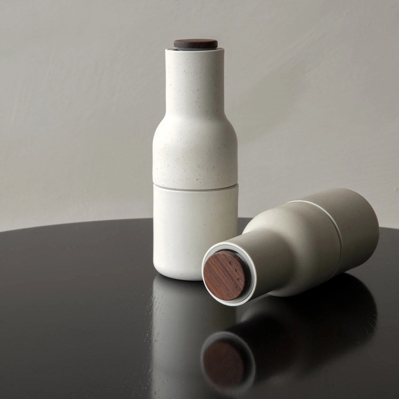 Millora – Set de molinillos de botellas de 2 piezas para sal y pimienta, cerámico