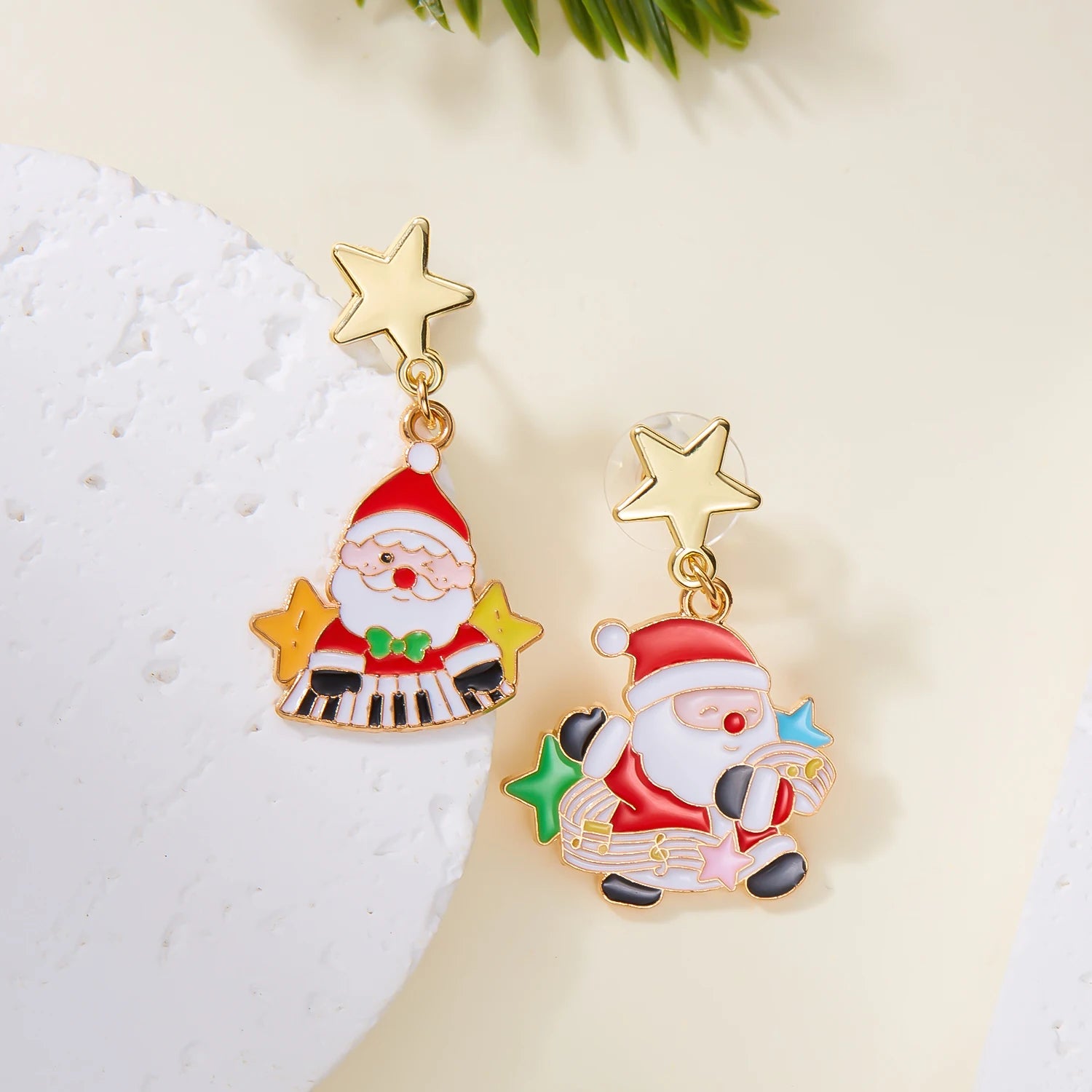 Pendentes de Nadal asimétricos Noevelyn con boneco de neve e lazo en vermello e branco, 5 cm