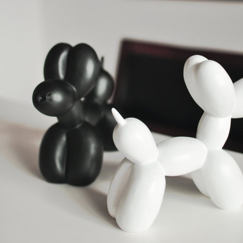 Playzura – Figura de gos globus de resina artística 20 cm, decoració moderna per a la llar