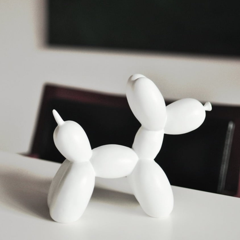Playzura – Figura de gos globus de resina artística 20 cm, decoració moderna per a la llar