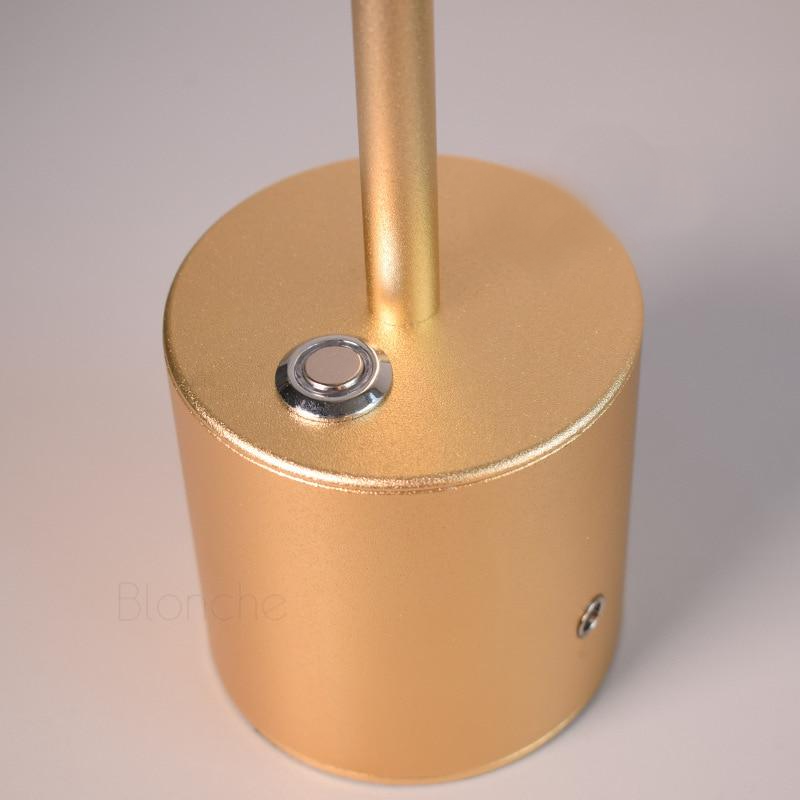 Aluvia – Làmpada de taula LED sense fils regulable, alumini i recarregable
