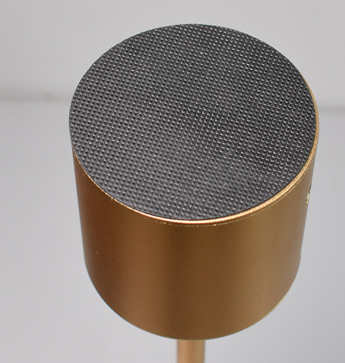 Aluvia – Làmpada de taula LED sense fils regulable, alumini i recarregable