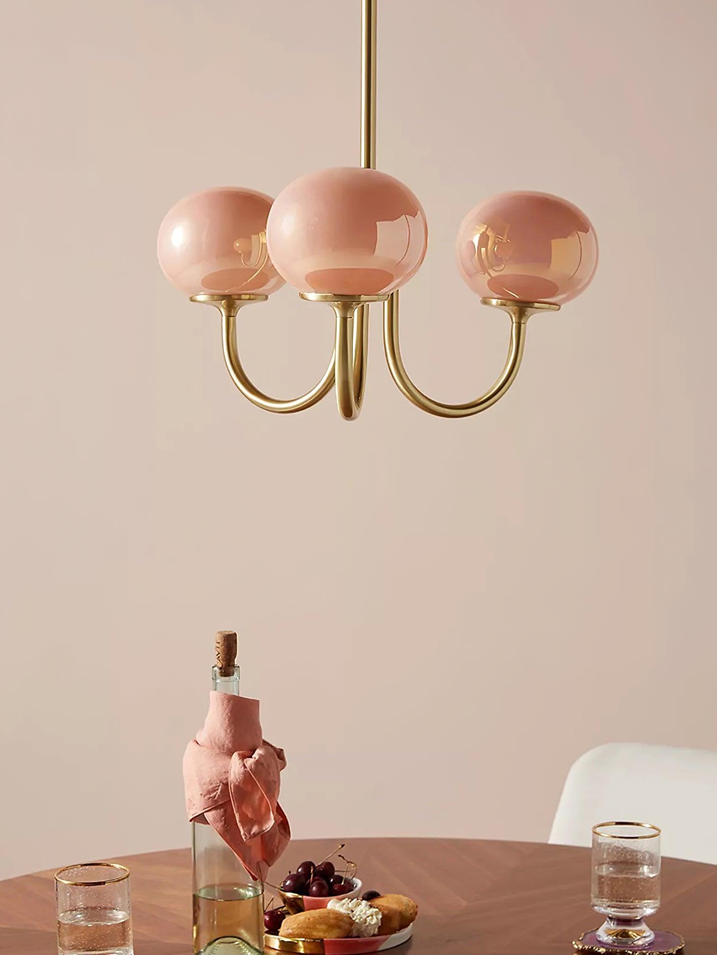 Lluminària de sostre Marshmallow | Llum de sostre daurada amb pantalles de vidre rosa