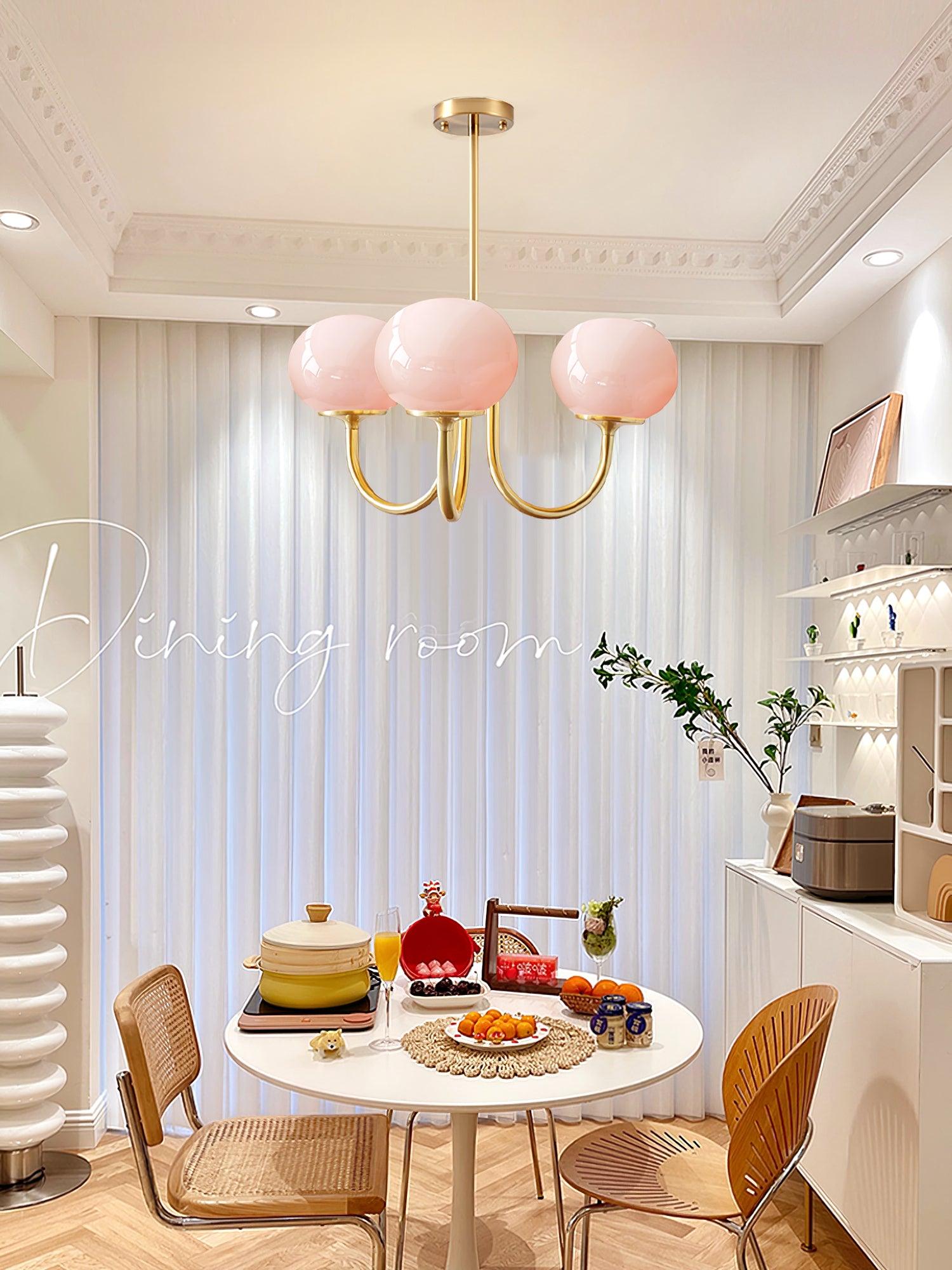 Lluminària de sostre Marshmallow | Llum de sostre daurada amb pantalles de vidre rosa