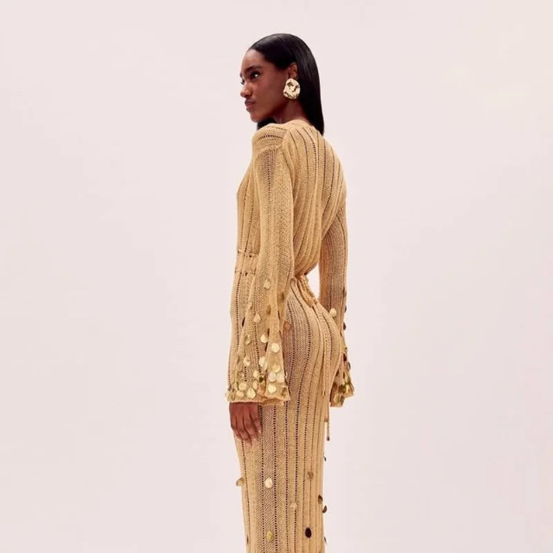 Maxi Sukienka Cekinowa z Głębokim Dekoltem i Długimi Rękawami, Elegancka na Okazje 3