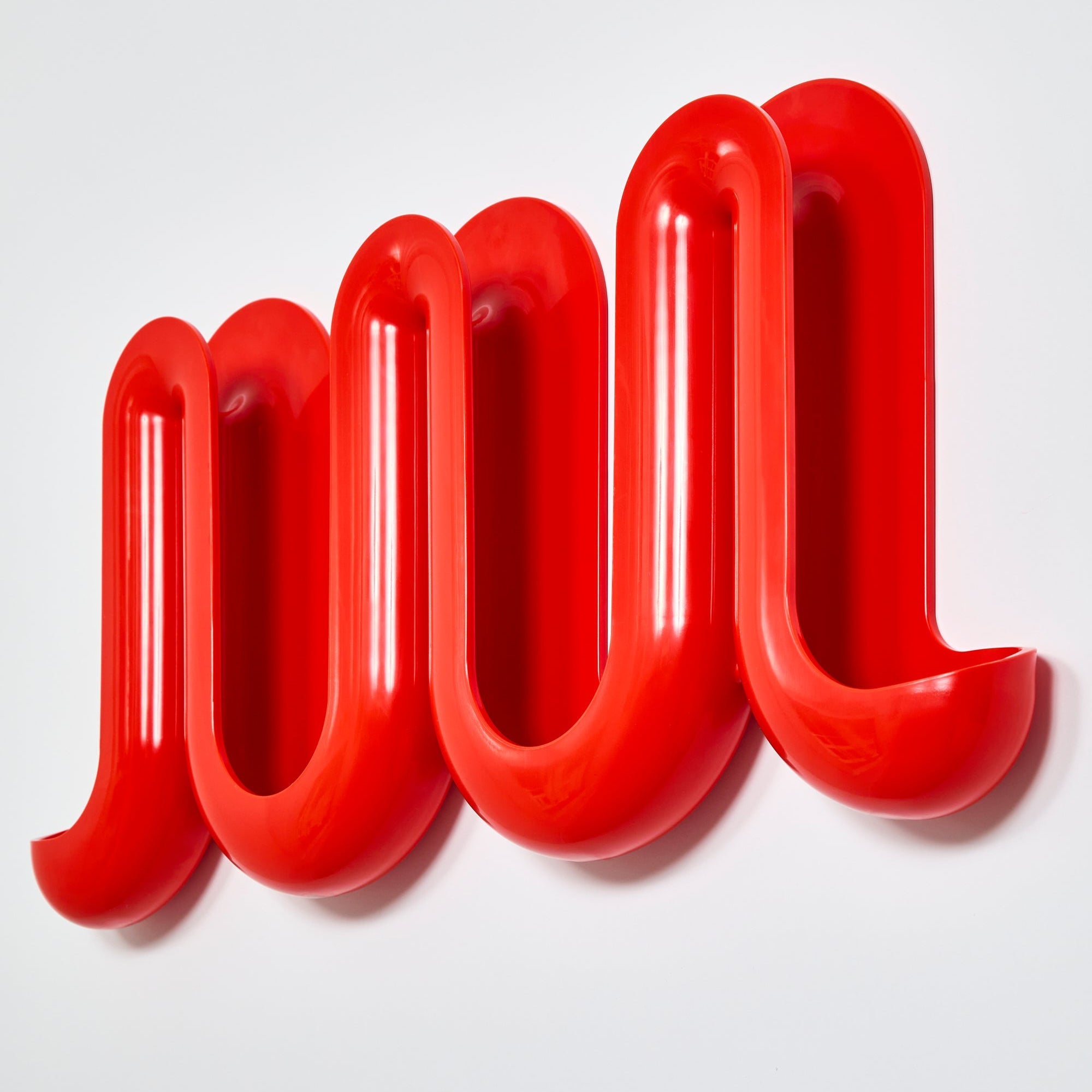 Rewavé – Penja-robes de peu i prestatge per a roba, disseny ondulat, plàstic reciclat