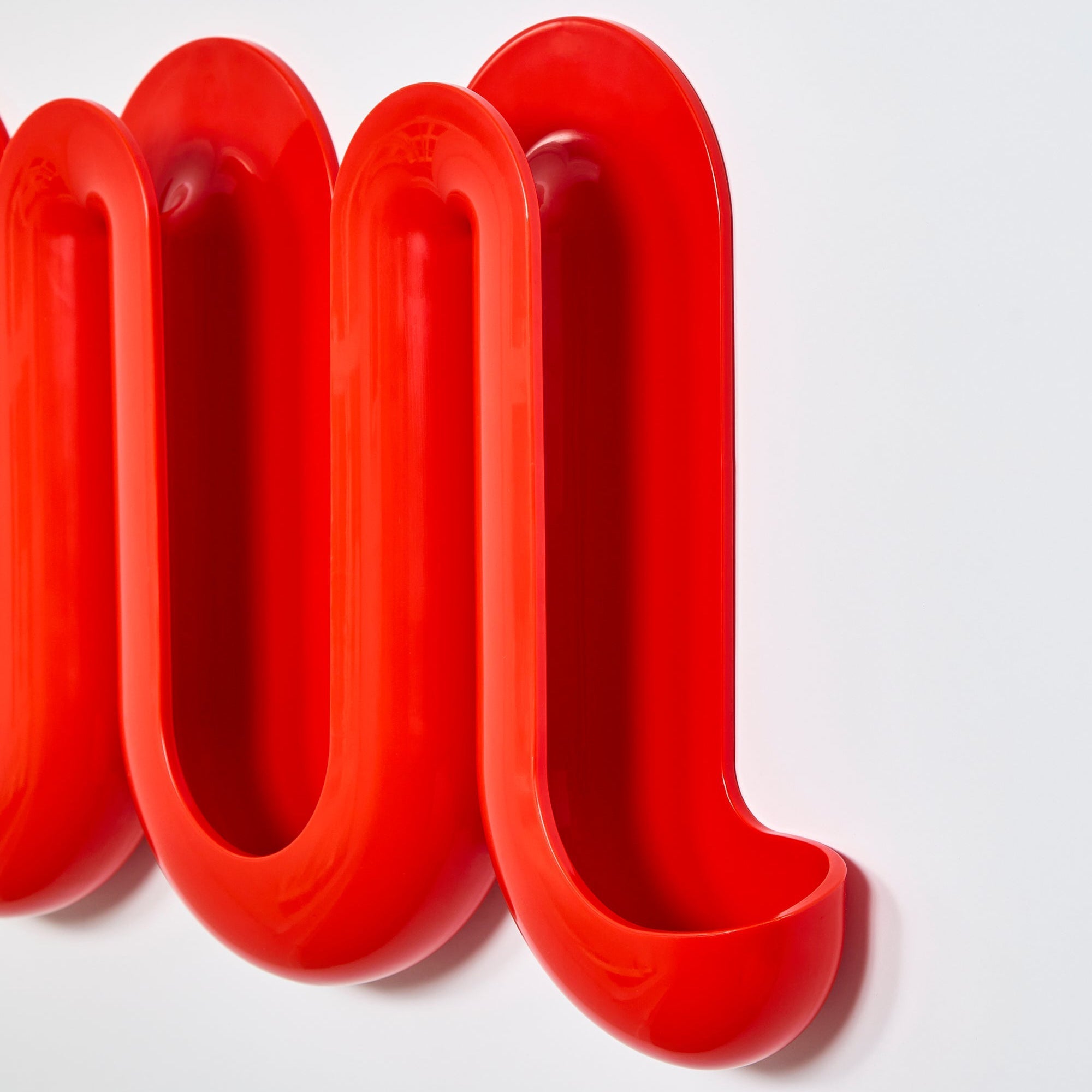 Rewavé – Penja-robes de peu i prestatge per a roba, disseny ondulat, plàstic reciclat