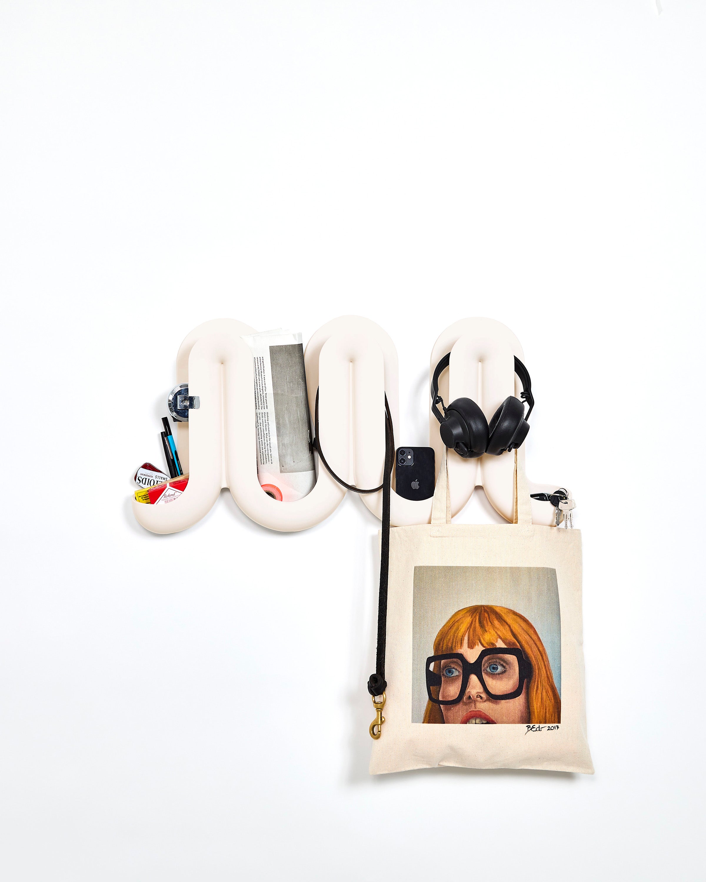 Rewavé – Penja-robes de peu i prestatge per a roba, disseny ondulat, plàstic reciclat