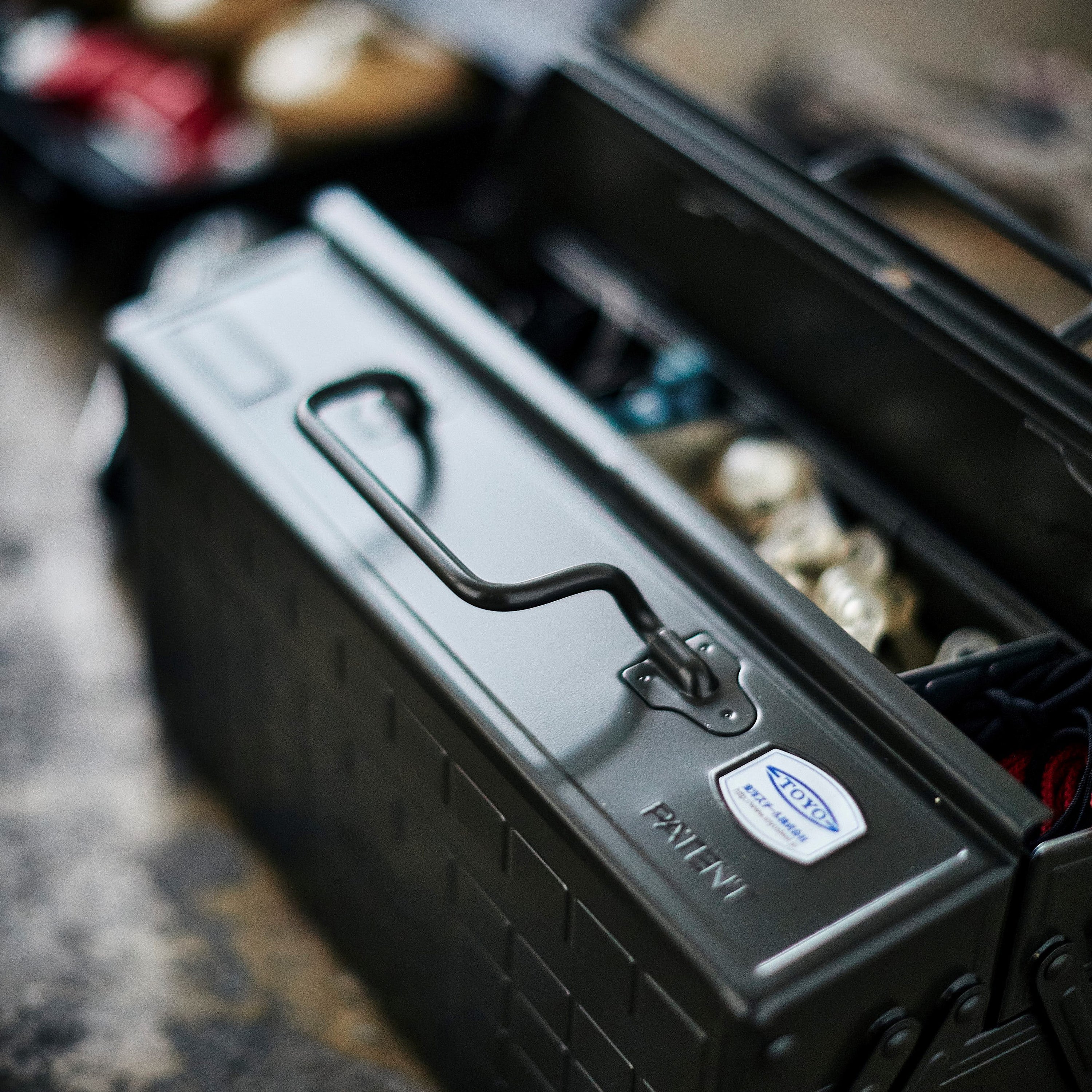 Metavor – ST-350 caja de herramientas de acero con compartimentos y apertura para cerradura