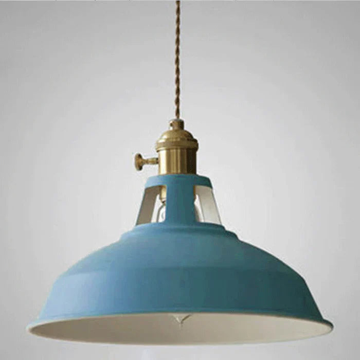 IronGlow – Lámpara colgante retro industrial con pantalla metálica – Diseño ajustable