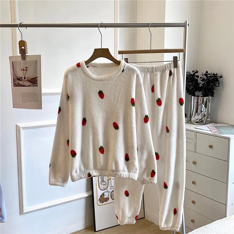 Pijama de Confort de Forro Polar Zoe | Adorable, Cálido y Cómodo en 7 Variantes de Moda