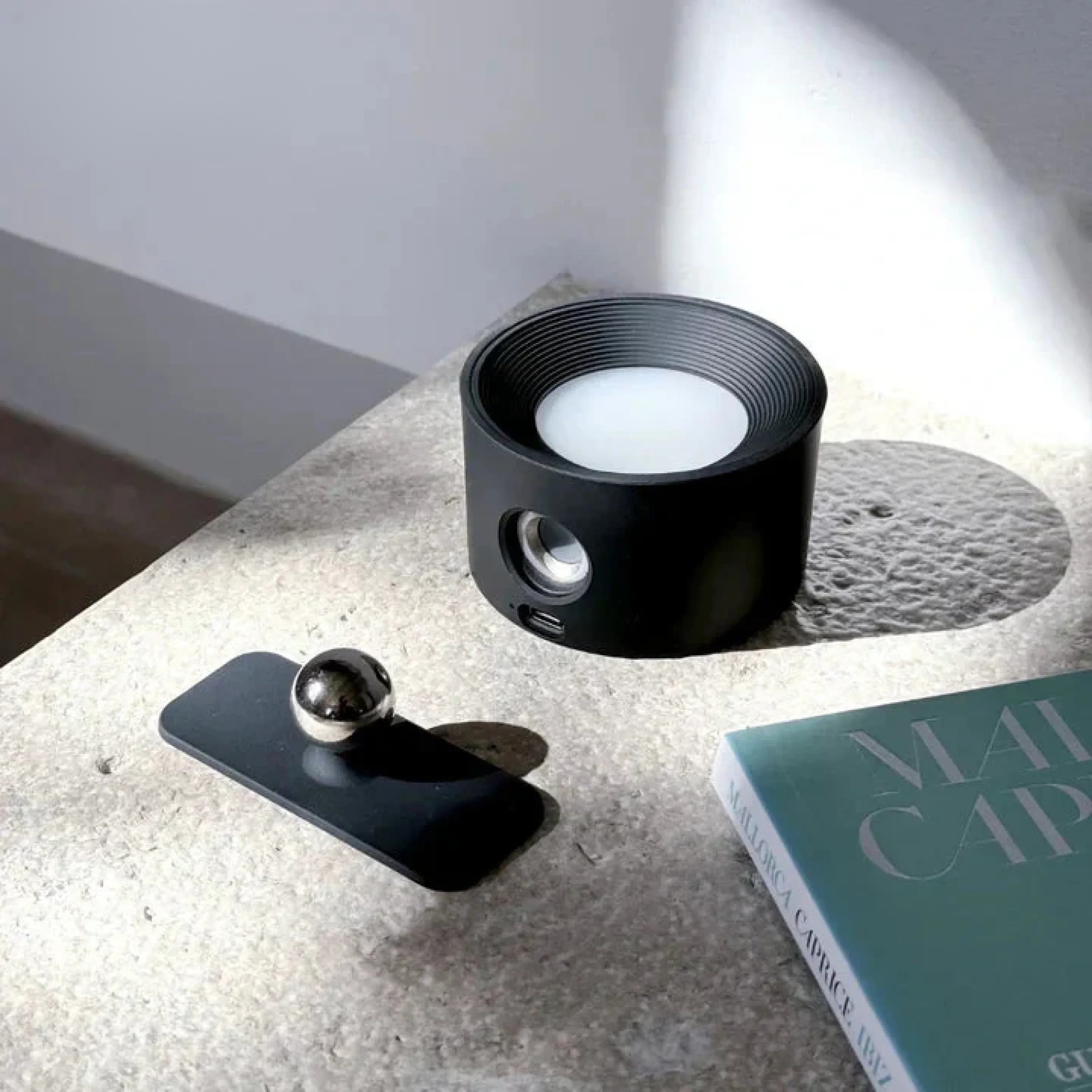 Furendi – Lámpara de pared recargable inalámbrica 360° – Iluminación interior y exterior