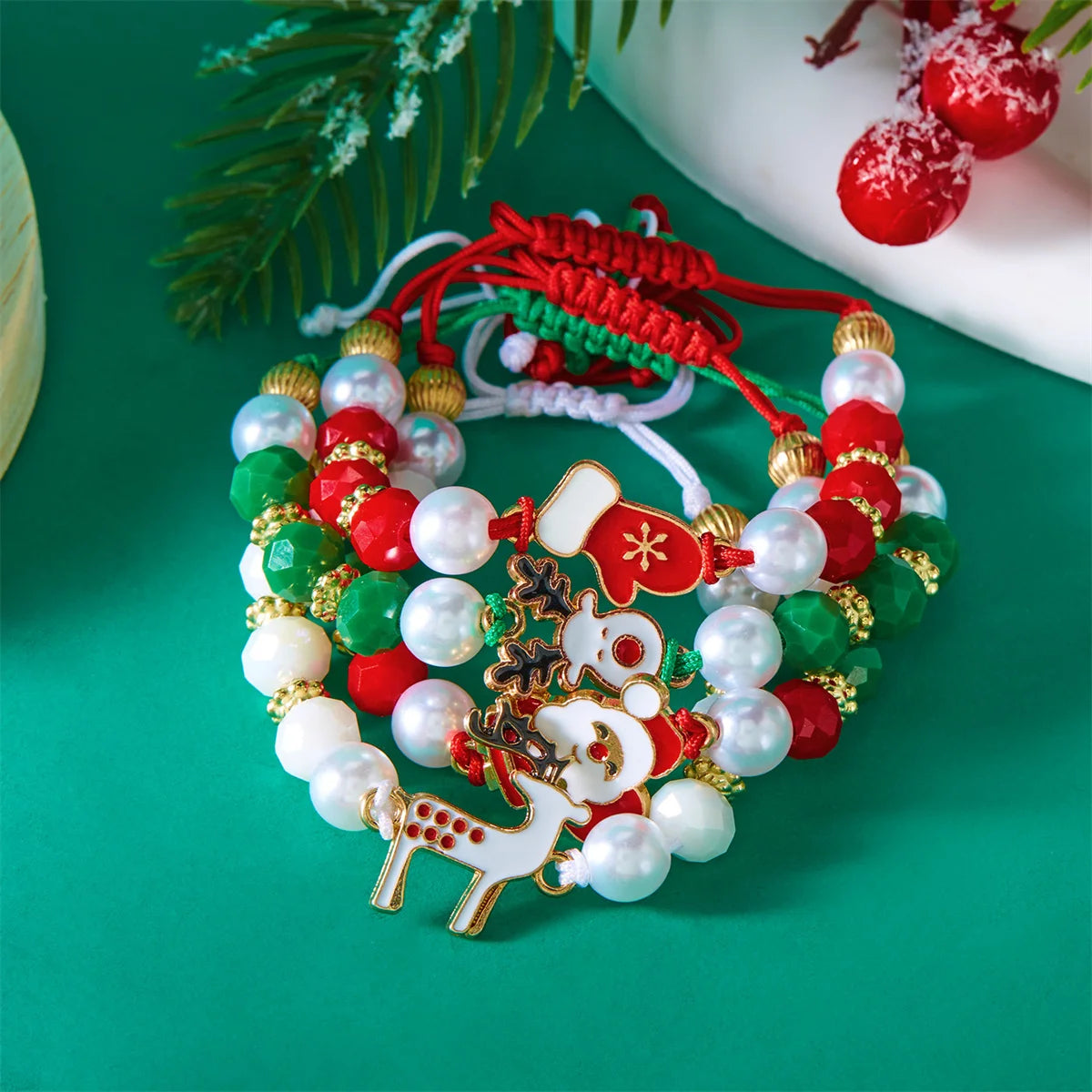 Set de 4 pulseras navideñas para mujeres con motivos de árbol de Navidad y Papá Noel