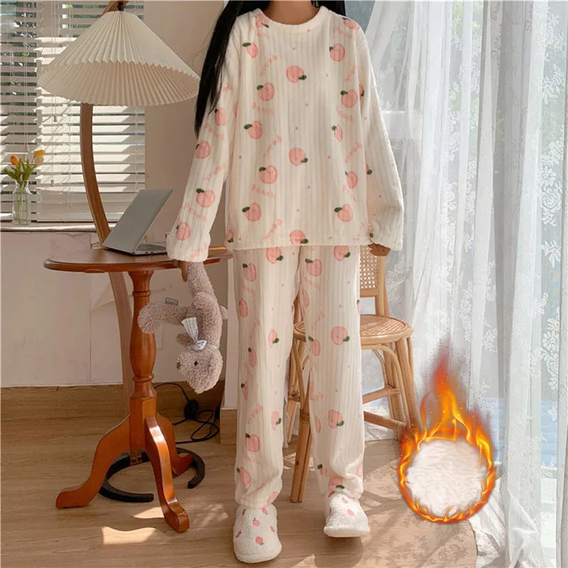 Pijama de Confort de Forro Polar Zoe | Adorable, Cálido y Cómodo en 7 Variantes de Moda