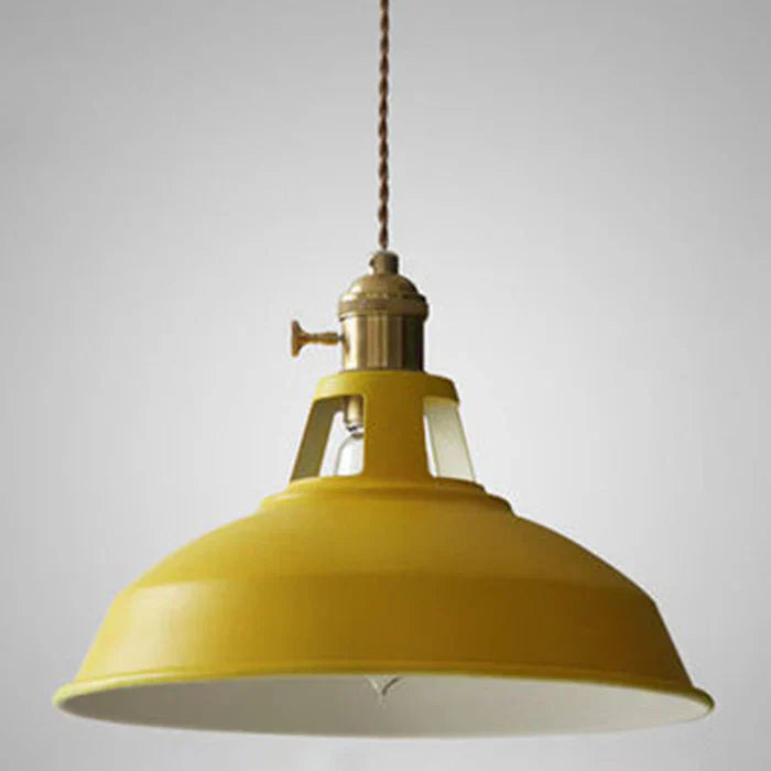 IronGlow – Lámpara colgante retro industrial con pantalla metálica – Diseño ajustable
