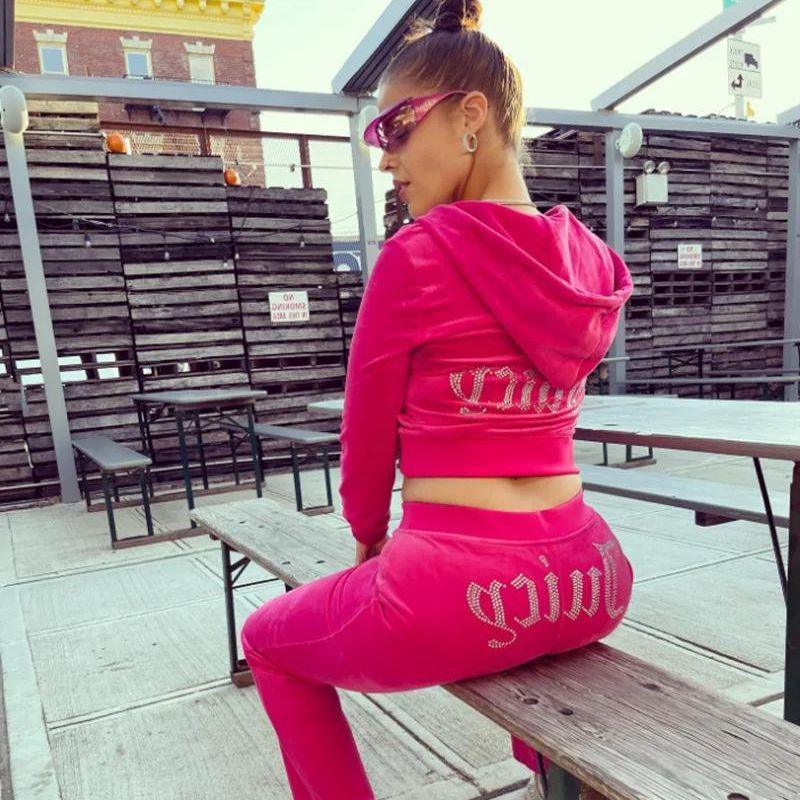 Joyline Y2K Tracksuit – Retro style with modern comfort