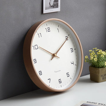 Houten wandklok Scandinavische eenvoud | Bruin & crème, 25x25 cm of 30x30 cm