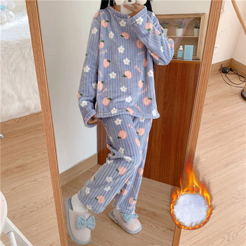Pijama de Confort de Forro Polar Zoe | Adorable, Cálido y Cómodo en 7 Variantes de Moda