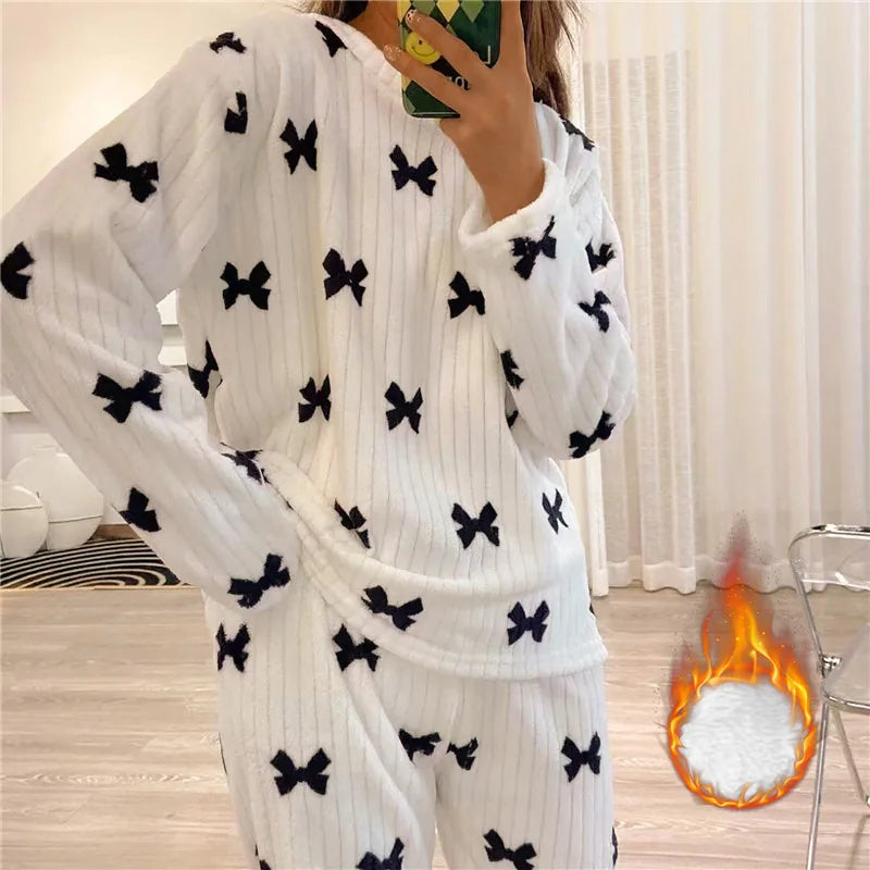 Pijama de Confort de Forro Polar Zoe | Adorable, Cálido y Cómodo en 7 Variantes de Moda