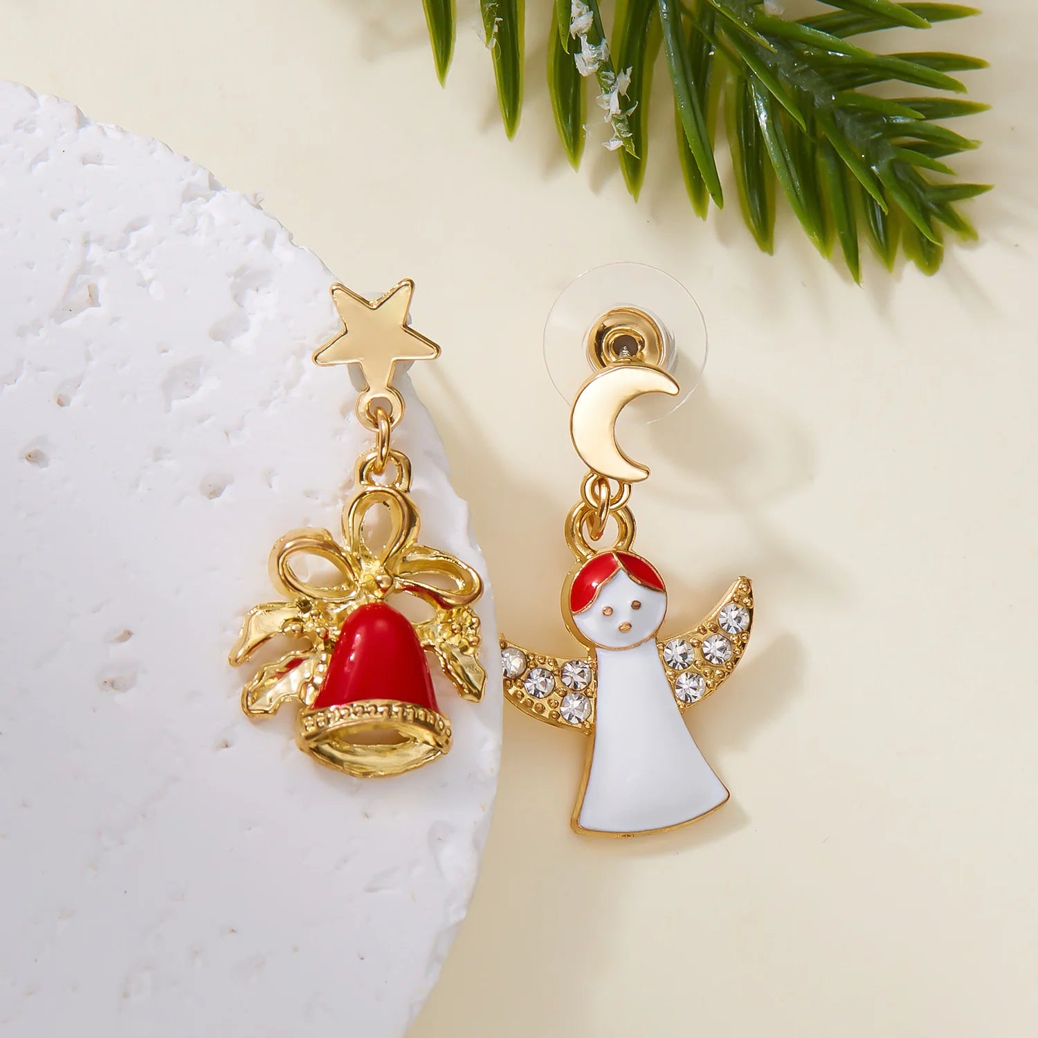 Pendientes de Navidad asimétricos con muñeco de nieve y lazo, rojo y blanco, 5 cm