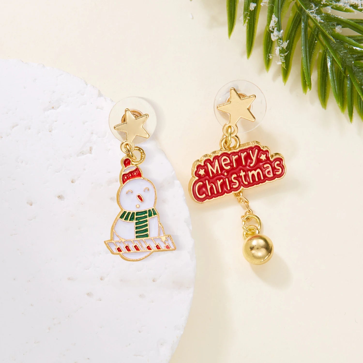 Pendientes de Navidad asimétricos con muñeco de nieve y lazo, rojo y blanco, 5 cm