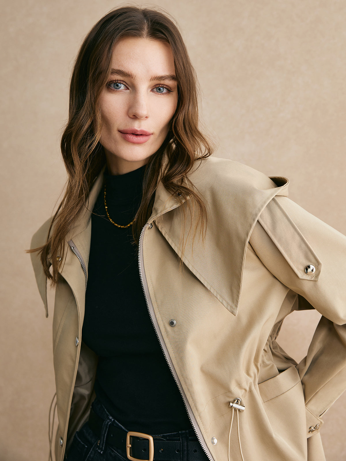 Willa Korte Trenchcoat met Verstelbare Taille | Klassiek & Comfortabel