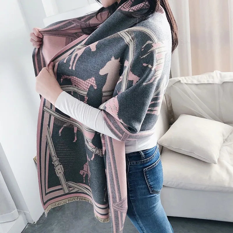 Equinelle Dames Sjaal – Winter Sjaal met Paardprint, Zachte Luxe Stof & Elegant Design