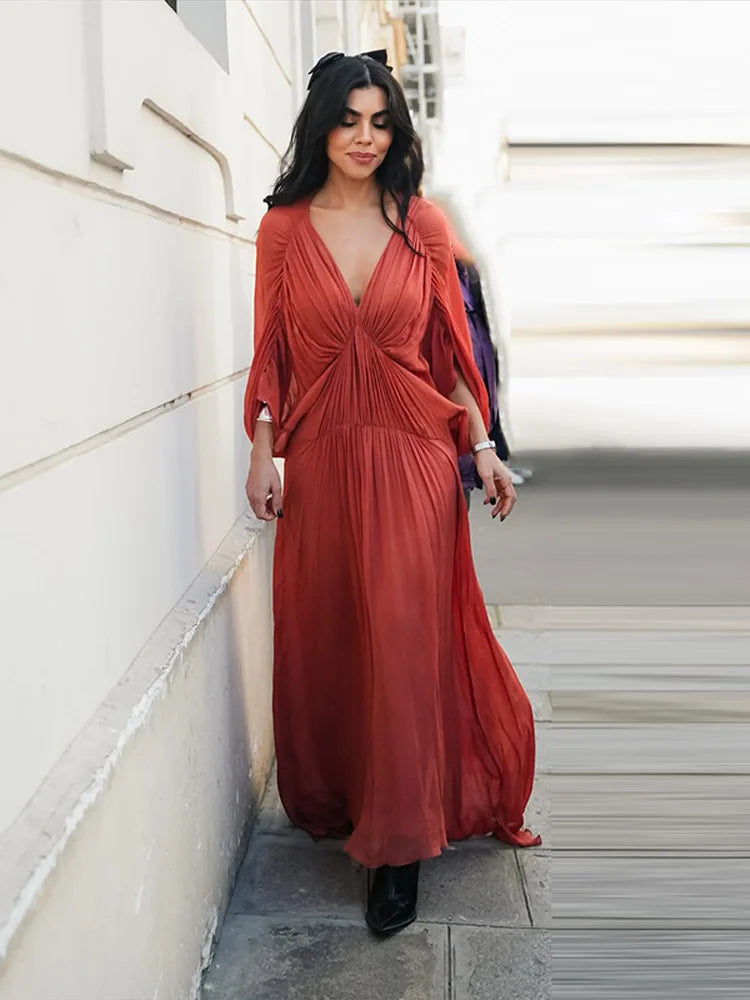 Długa Sukienka na Wesele Pomarańczowa z Plisowaniem i Dekoltem w Serek 5