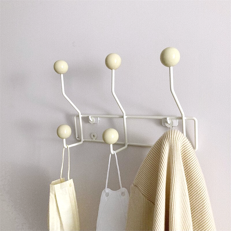 Scandura Home – Perchero de pared con ganchos, hierro y madera, diseño moderno
