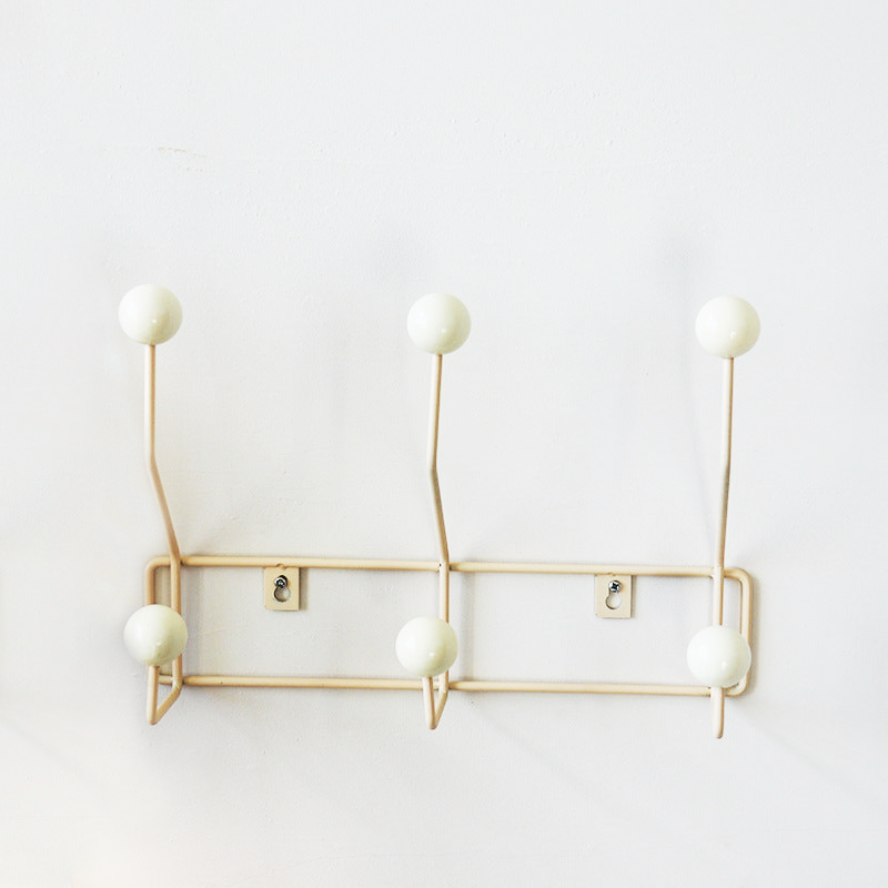 Scandura Home – Perchero de pared con ganchos, hierro y madera, diseño moderno