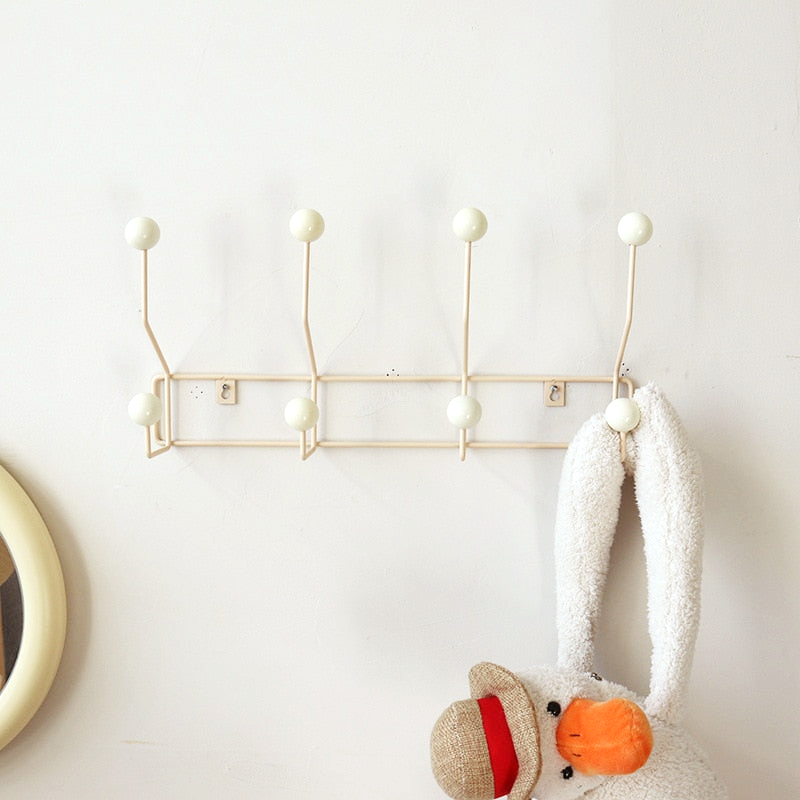 Scandura Home – Perchero de pared con ganchos, hierro y madera, diseño moderno