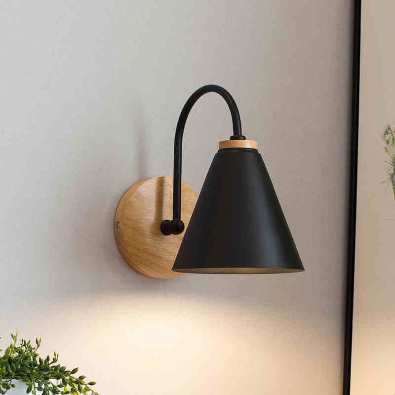 Curvora – Wandlamp Hout & Metaal, zwart of wit, elegant gebogen