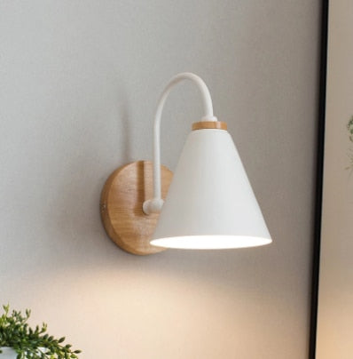 Curvora – Wandlamp Hout & Metaal, zwart of wit, elegant gebogen