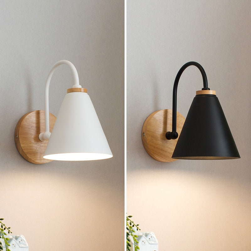 Curvora – Wandlamp Hout & Metaal, zwart of wit, elegant gebogen