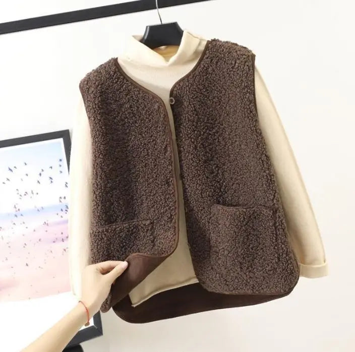 Cassandra Fleece Vest | Fashionable Sleeveless Vest for Winter Days