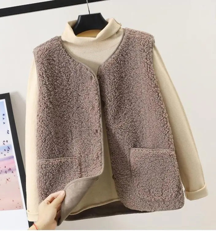 Cassandra Fleece Vest | Fashionable Sleeveless Vest for Winter Days