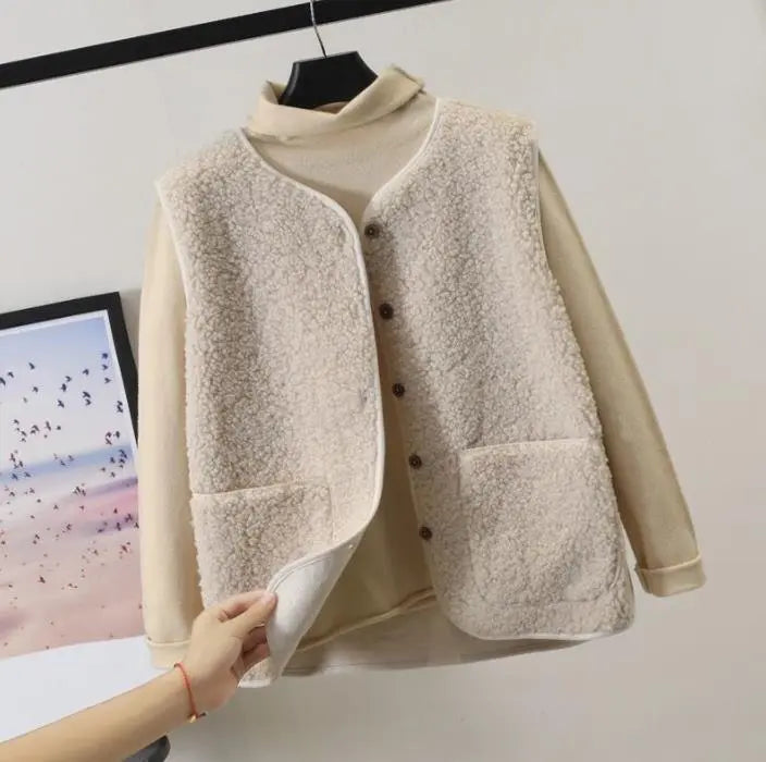 Cassandra Fleece Vest | Fashionable Sleeveless Vest for Winter Days