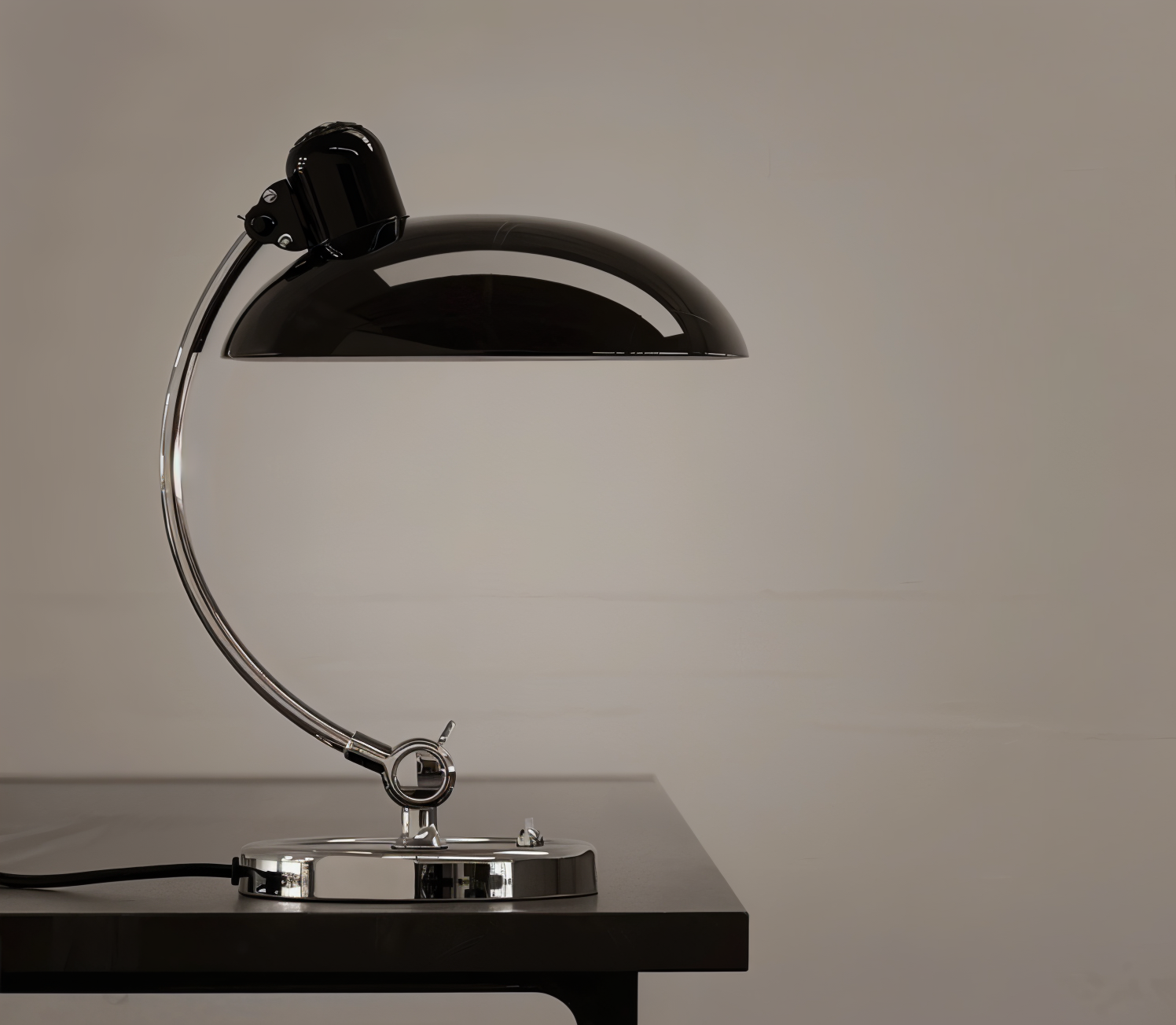 Table Lamp Retro – Adjustable Metal Desk Lamp with Classic Dome Shape