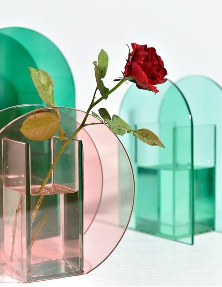 Acrilea – Jarrón acrílico transparente, colorido y versátil para decoración y escritorio