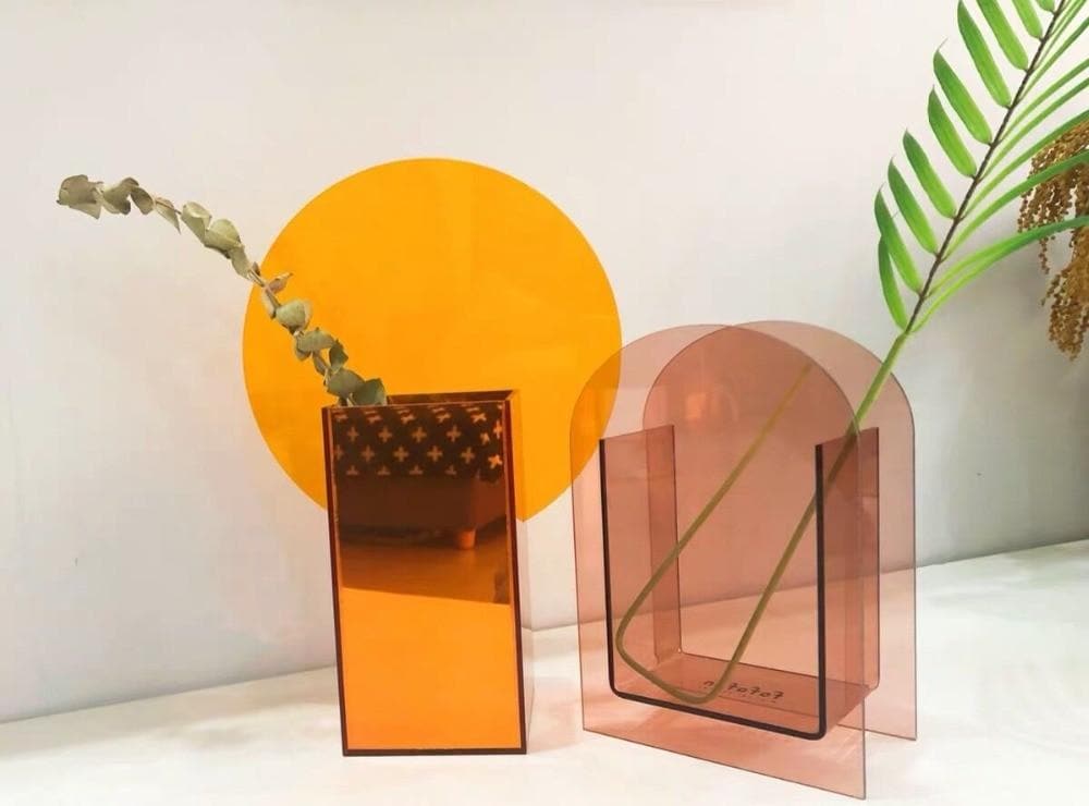 Acrilea – Jarrón acrílico transparente, colorido y versátil para decoración y escritorio
