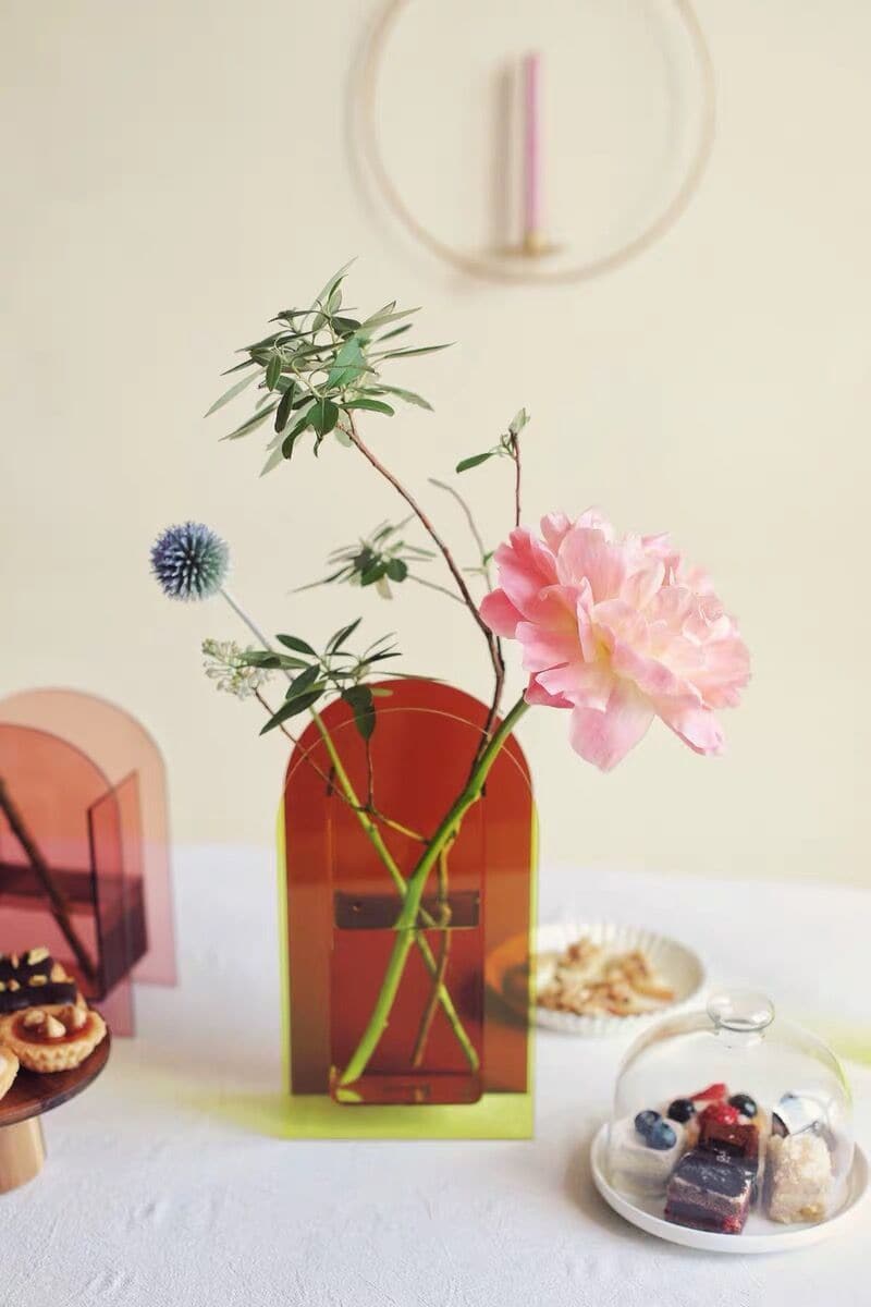 Acrilea – Jarrón acrílico transparente, colorido y versátil para decoración y escritorio