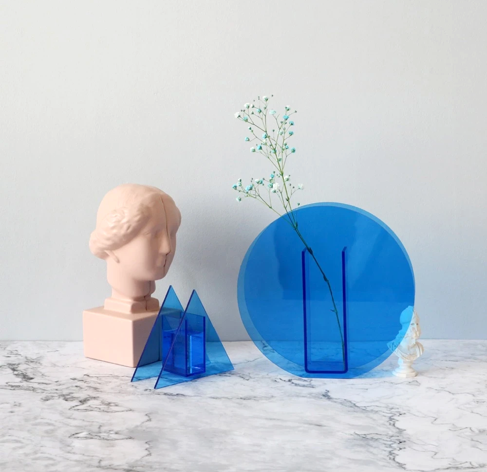 Acrilea – Jarrón acrílico transparente, colorido y versátil para decoración y escritorio