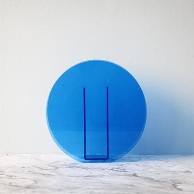 Acrilea – Jarrón acrílico transparente, colorido y versátil para decoración y escritorio