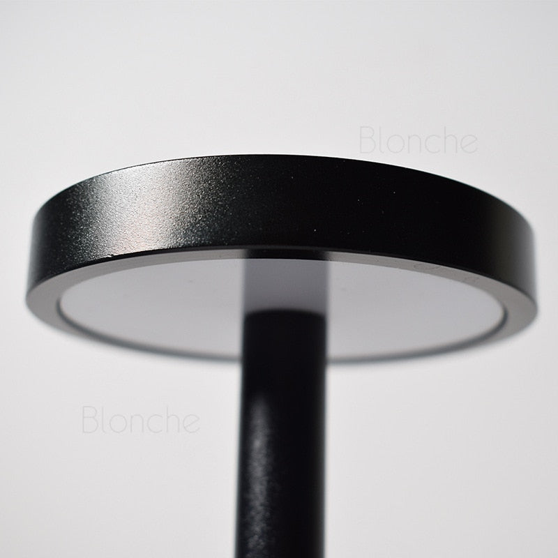 Aluvia – Dimbare Draadloze LED Tafellamp, Aluminium & Oplaadbaar