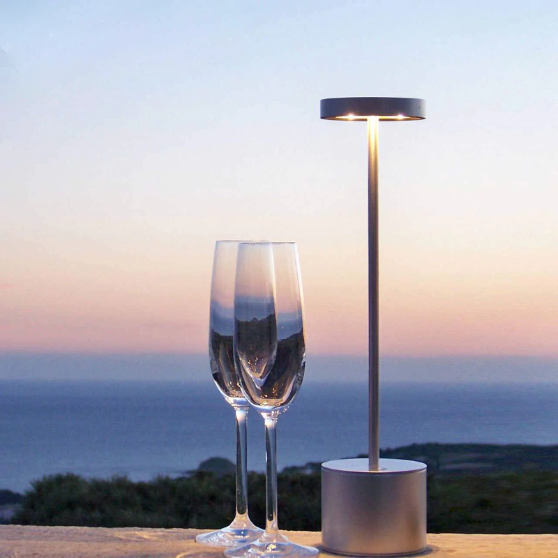 Aluvia – Dimbare Draadloze LED Tafellamp, Aluminium & Oplaadbaar