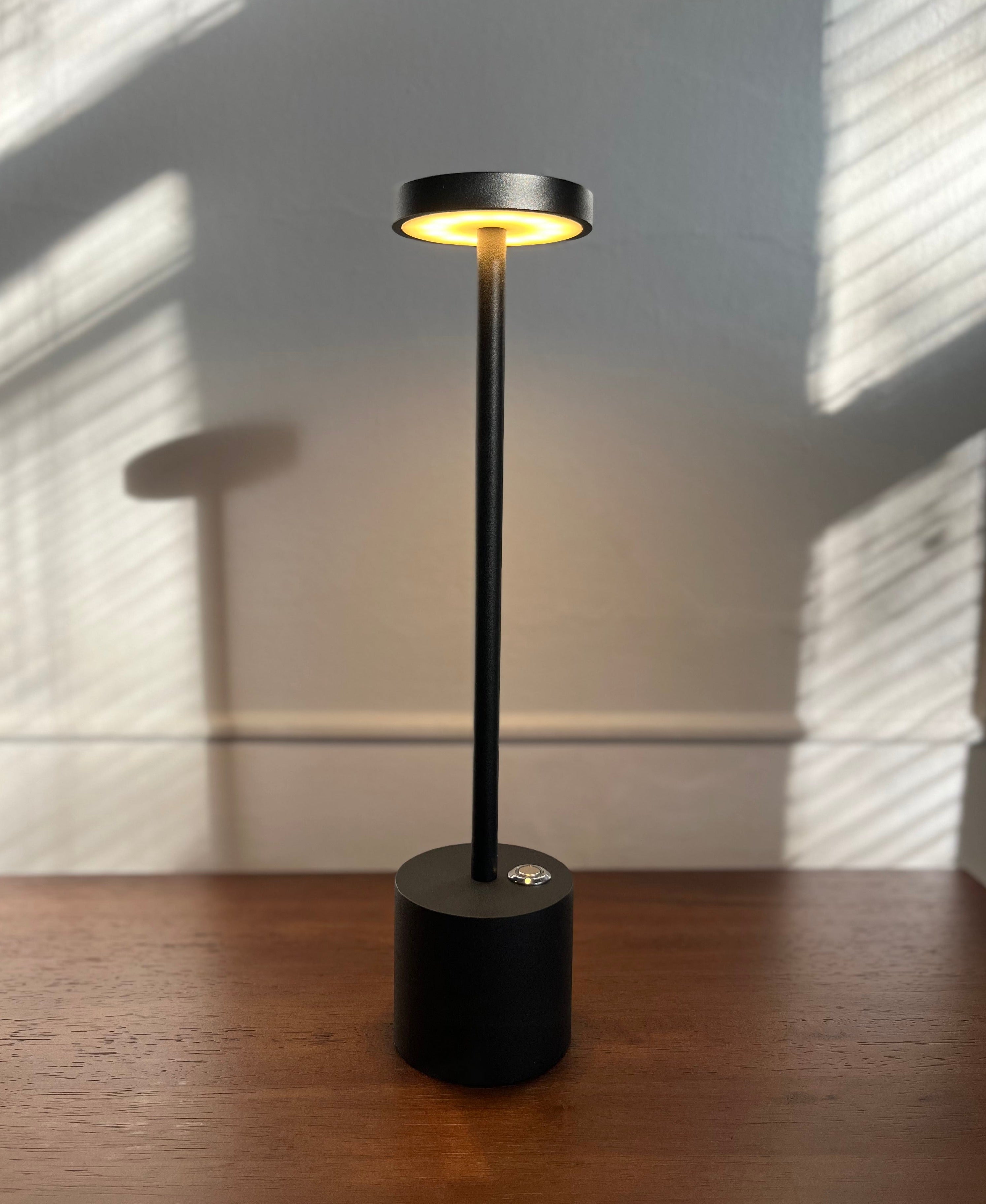 Aluvia – Dimbare Draadloze LED Tafellamp, Aluminium & Oplaadbaar