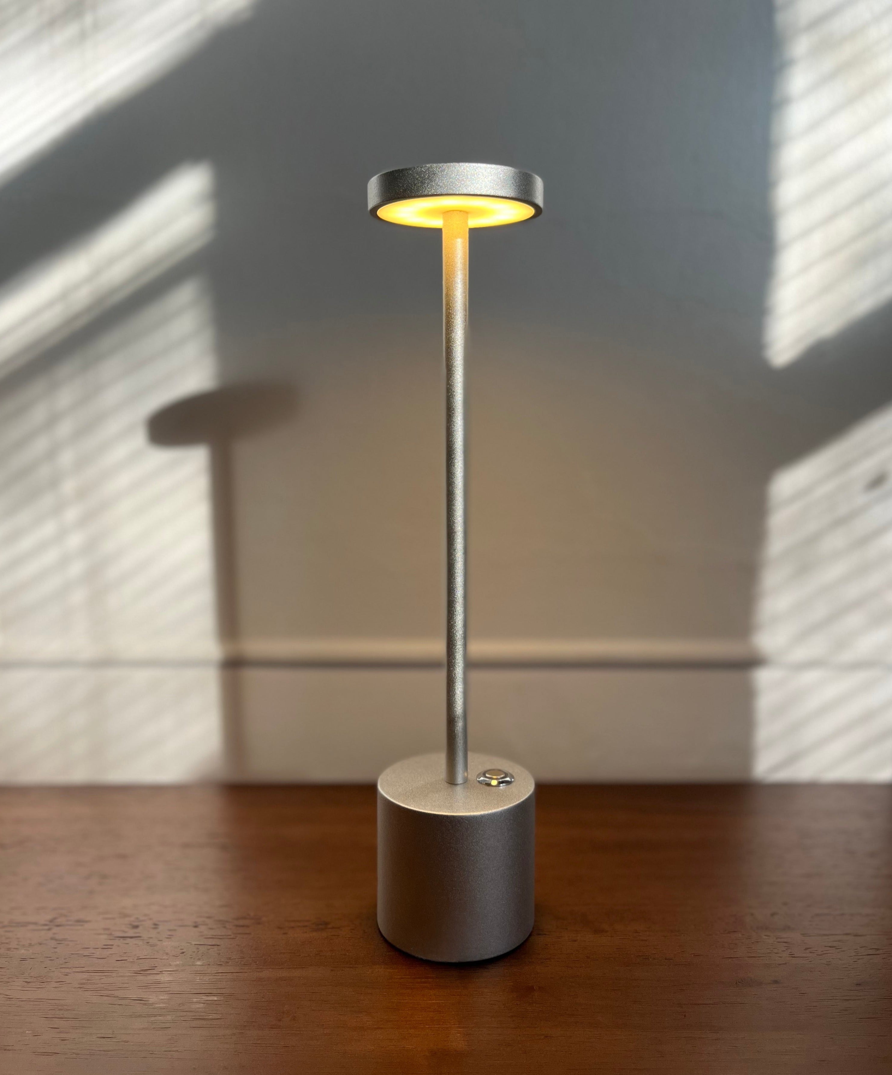 Aluvia – Dimbare Draadloze LED Tafellamp, Aluminium & Oplaadbaar