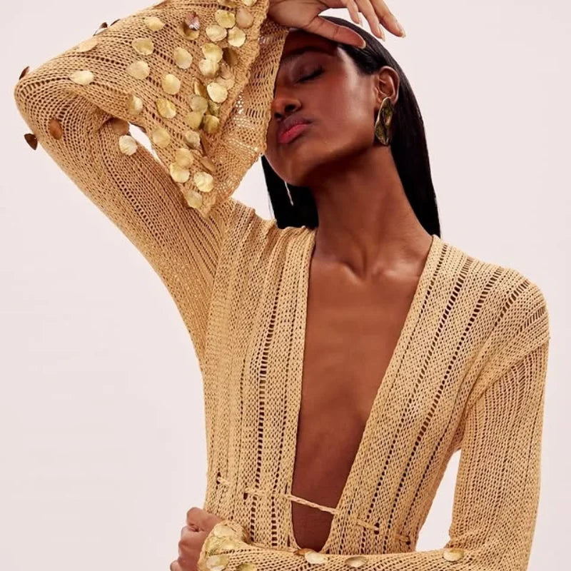 Maxi Sukienka Cekinowa z Głębokim Dekoltem i Długimi Rękawami, Elegancka na Okazje 2